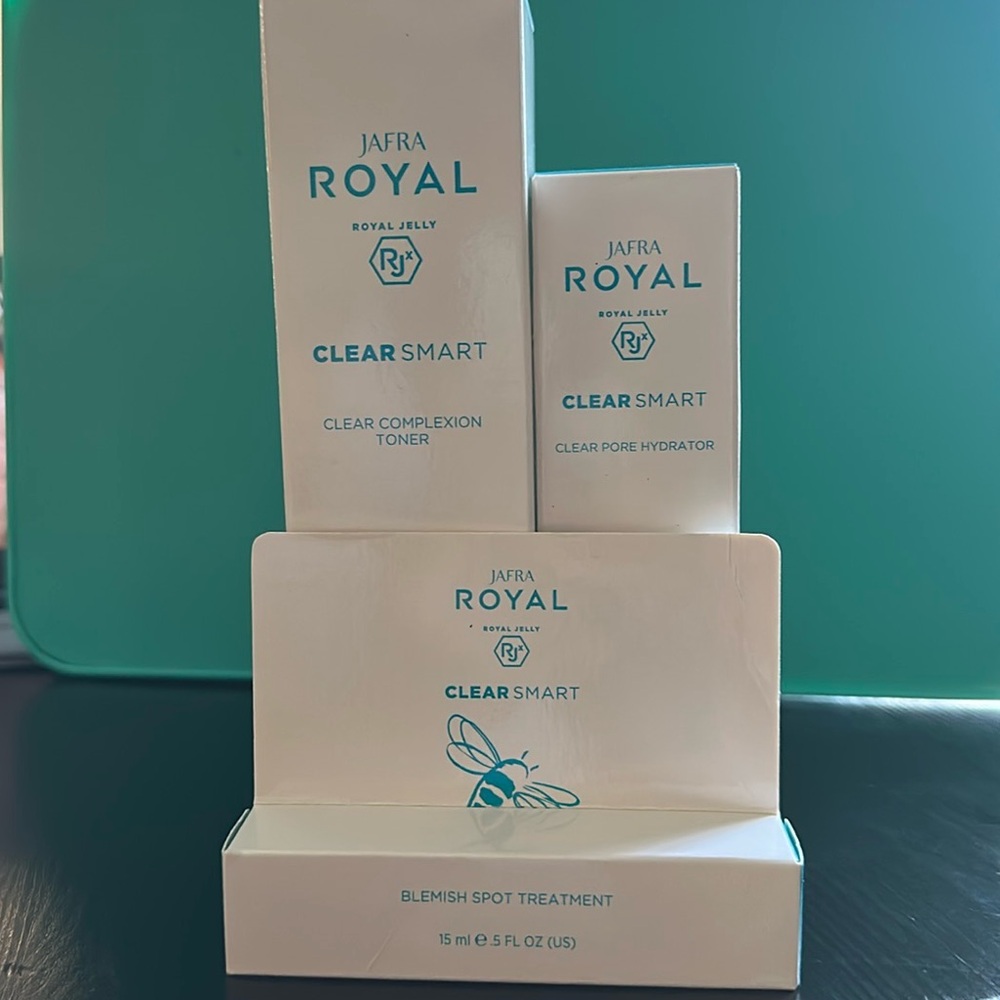 JAFRA Royal Clear Smart Skincare Trio